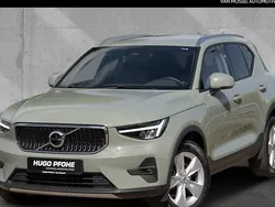 Sage green / (metallisch grün) Gebraucht 2024 Volvo XC40 Core SUV | 34.450 € (Guter Preis)