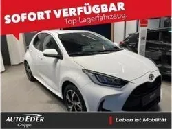 Weiß Neu 2025 Toyota Yaris Hybrid Team Limousine | 27.850 € (Etwas zu teuer)