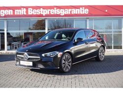 Nachtschwarz uni (metallic) Gebraucht 2023 Mercedes CLA200 Shooting Brake Kombi | 30.950 € (Fairer Preis)