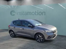 Grau Neu 2025 Dacia Sandero Kleinwagen | 18.500 € (Etwas zu teuer)