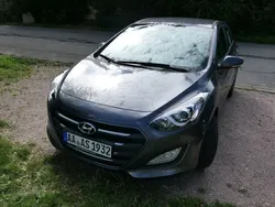Grau Gebraucht 2015 Hyundai i30 YES! Silver Limousine | 9.500 € (Fairer Preis)