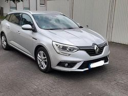 Grau Gebraucht 2017 Renault Mégane IV Play Limousine | 9.400 € (Teuer)