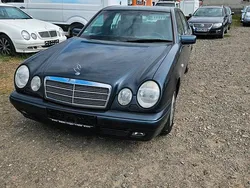 Blau Gebraucht 1998 Mercedes E200 Limousine | 2.000 € (Superpreis)