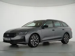 Graphite grau metallic Gebraucht 2024 Skoda Octavia SportLine Kombi | 34.879 € (Fairer Preis)