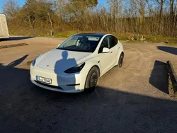 Weiß Gebraucht 2022 Tesla Model Y Performance SUV | 36.500 € (Teuer)