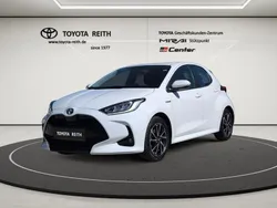Schneeweiß Gebraucht 2021 Toyota Yaris Hybrid Basis Limousine | 16.910 € (Fairer Preis)