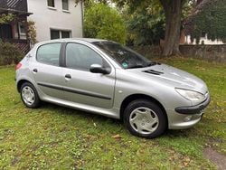 Silber Gebraucht 2002 Peugeot 206 Kleinwagen | 1.600 € (Etwas zu teuer)