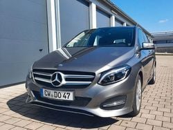 Grau Gebraucht 2015 Mercedes B180 Urban Van / Kleinbus | 15.950 € (Fairer Preis)