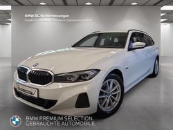 Weiß Gebraucht 2022 BMW 320e Sport Line Limousine | 26.490 € (Fairer Preis)