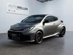 Silber Neu 2025 Toyota Yaris Plus Kleinwagen | 49.990 € (Teuer)