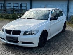 Weiß Gebraucht 2008 BMW 318 Limousine | 2.300 € (Superpreis)