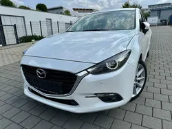 Weiß Gebraucht 2017 Mazda 3 Sports-Line Limousine | 13.680 € (Fairer Preis)