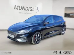 Obsidianschwarz metallic Gebraucht 2020 Ford Focus ST Limousine | 24.830 € (Etwas zu teuer)