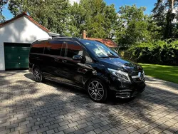 Schwarz Gebraucht 2017 Mercedes V250 Exclusive Van / Kleinbus | 43.299 € (Fairer Preis)