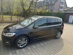 Schwarz Gebraucht 2016 VW Touran Highline Van / Kleinbus | 12.300 € (Etwas zu teuer)