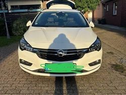 Weiß Gebraucht 2017 Opel Astra Innovation Kombi | 6.000 € (Guter Preis)