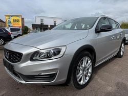 Silber Gebraucht 2016 Volvo V60 CC Summum Kombi | 16.999 € (Fairer Preis)