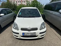 Weiß Gebraucht 2003 Toyota Yaris Kleinwagen | 1.050 € (Guter Preis)