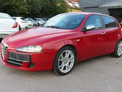 Rot Gebraucht 2008 Alfa Romeo 147 Kleinwagen | 3.890 €