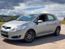 Grau Gebraucht 2009 Toyota Auris Limousine | 4.700 € (Fairer Preis)