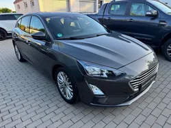 Grau Gebraucht 2020 Ford Focus Titanium Limousine | 12.600 € (Fairer Preis)
