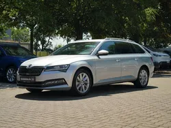 Brilliantsilber metallic Gebraucht 2020 Skoda Superb Limousine | 27.849 € (Fairer Preis)