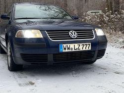 Blau Gebraucht 2002 VW Passat Basis Limousine | 4.400 € (Teuer)