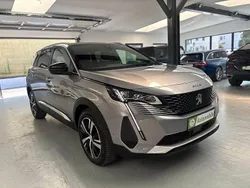 Grau Gebraucht 2023 Peugeot 5008 GTi Van / Kleinbus | 28.499 € (Fairer Preis)
