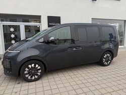 Grau Gebraucht 2022 Hyundai Staria Signature Van / Kleinbus | 41.990 € (Guter Preis)