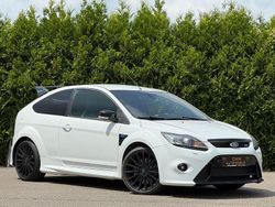 Weiß Gebraucht 2010 Ford Focus RS Limousine | 29.900 €