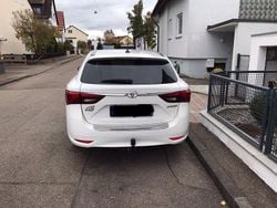 Weiß Gebraucht 2018 Toyota Avensis Edition-S Kombi | 13.300 € (Guter Preis)