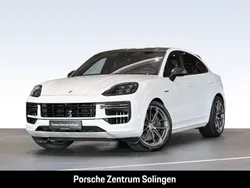 Weiß carraraweißmetallic metallic Gebraucht 2024 Porsche Cayenne Turbo E-Hybrid SUV | 179.500 €