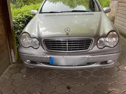 Silber Gebraucht 2003 Mercedes C180 Limousine | 2.200 €