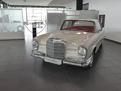 Grauweiss (ähnlich ral 90 Gebraucht 1966 Mercedes 250 SE Coupé | 99.500 €
