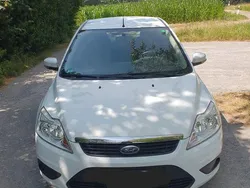 Weiß Gebraucht 2009 Ford Focus Limousine | 2.300 € (Guter Preis)