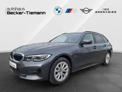 Mineralgrau Gebraucht 2022 BMW 320e Sport Line Kombi | 22.909 € (Superpreis)