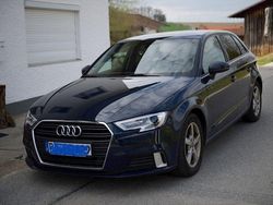 Blau Gebraucht 2019 Audi A3 Sportback Sport Kleinwagen | 13.500 € (Etwas zu teuer)