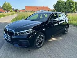 Schwarz Gebraucht 2022 BMW 118 Advantage Kleinwagen | 21.000 € (Fairer Preis)