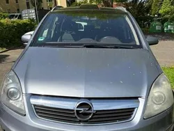 Grau Gebraucht 2006 Opel Zafira Van / Kleinbus | 1.600 € (Fairer Preis)