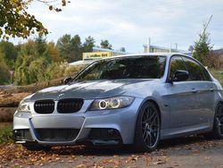 Blau Gebraucht 2010 BMW 325 M Sport Limousine | 12.000 €