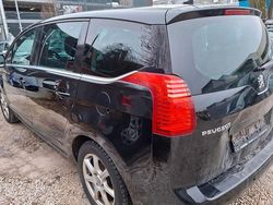 Schwarz Gebraucht 2010 Peugeot 5008 Platinum Van / Kleinbus | 1.950 € (Superpreis)