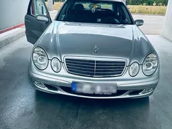 Silber Gebraucht 2003 Mercedes E220 Limousine | 3.000 €