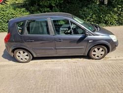 Grau Gebraucht 2008 Renault Scénic Authentique Van / Kleinbus | 2.750 € (Etwas zu teuer)