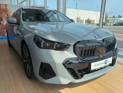 Grau Gebraucht 2024 BMW 540 M Sport Kombi | 76.800 €