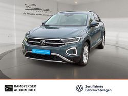 Blau (petroleum blue metallic) Gebraucht 2024 VW T-Roc Style SUV | 31.890 € (Fairer Preis)