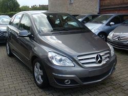Grau Gebraucht 2009 Mercedes B160 Van / Kleinbus | 5.990 € (Fairer Preis)