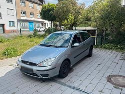 Grau Gebraucht 2002 Ford Focus Kleinwagen | 1.399 € (Fairer Preis)