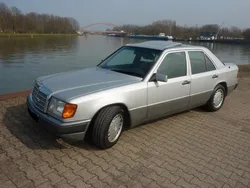 Silber Gebraucht 1990 Mercedes 260 Limousine | 14.000 €