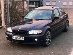 Blau Gebraucht 2002 BMW 325 Limousine | 4.900 € (Fairer Preis)