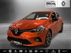 Valenciaorange metallic (metallic) Gebraucht 2022 Renault Clio V Zen Kleinwagen | 13.870 € (Guter Preis)